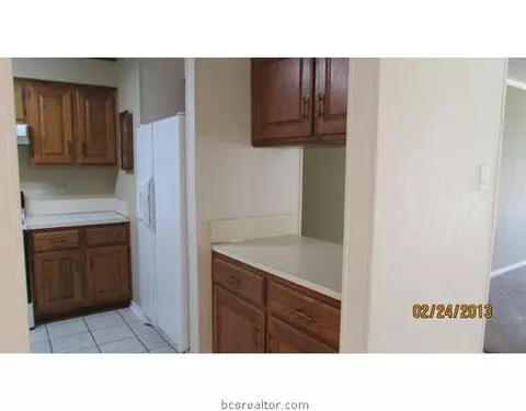 3919 Old Oaks, Bryan, TX 77802 photo 8