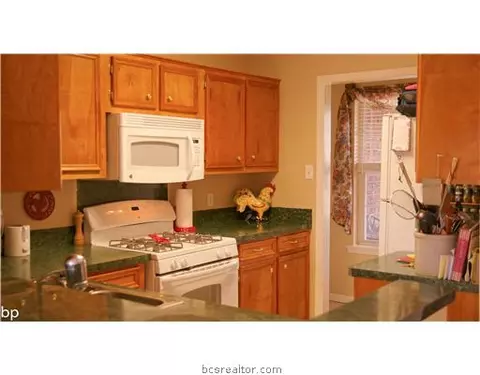 1439 Cedarcrest Ln, Bryan, TX 77803 photo 6