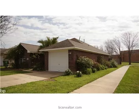 1439 Cedarcrest Ln, Bryan, TX 77803 photo 2