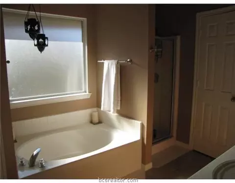 1704 Kingsgate Dr, Bryan, TX 77807 photo 9
