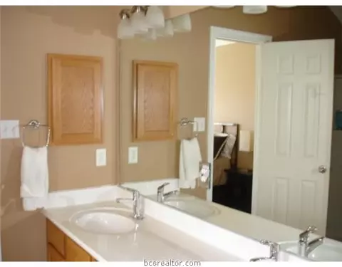 1704 Kingsgate Dr, Bryan, TX 77807 photo 10