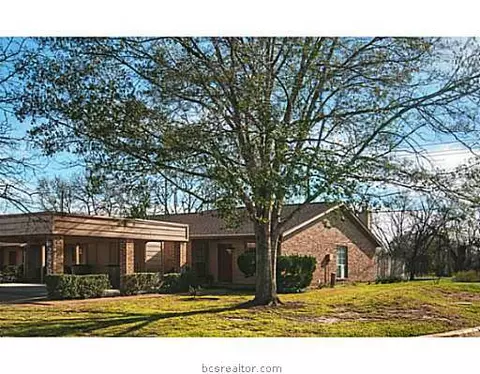 2820 Oakside Dr, Bryan, TX 77802 photo 2