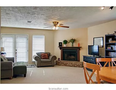 2820 Oakside Dr, Bryan, TX 77802 photo 4