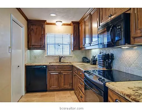 2820 Oakside Dr, Bryan, TX 77802 photo 5