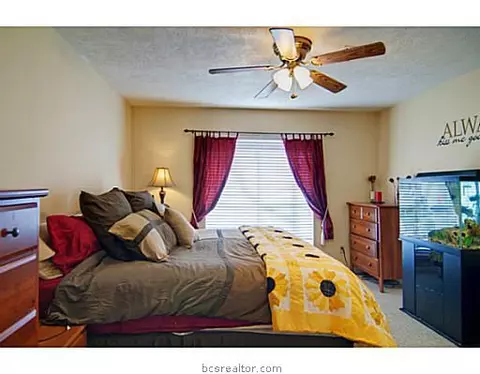 2820 Oakside Dr, Bryan, TX 77802 photo 10
