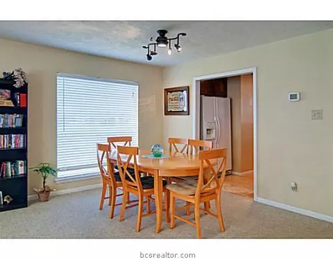 2820 Oakside Dr, Bryan, TX 77802 photo 9