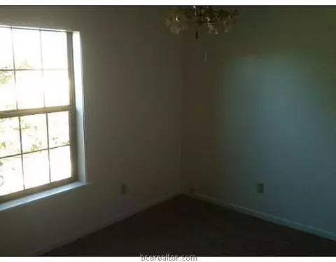 220 Rustic Oaks Dr, Bryan, TX 77808 photo 8
