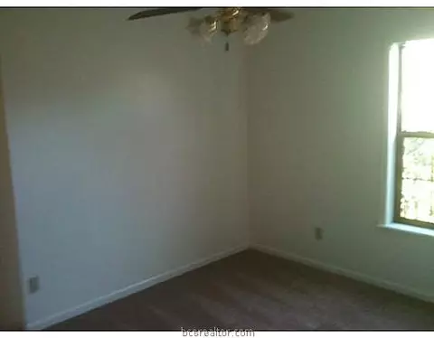 220 Rustic Oaks Dr, Bryan, TX 77808 photo 7
