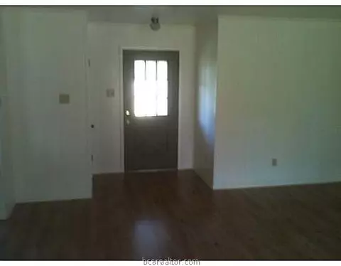220 Rustic Oaks Dr, Bryan, TX 77808 photo 3
