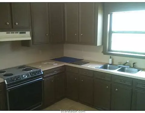 220 Rustic Oaks Dr, Bryan, TX 77808 photo 5