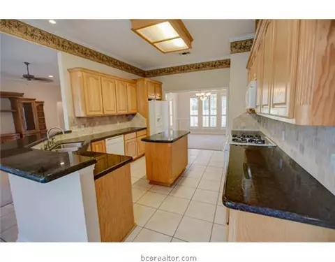 2105 Williams, Bryan, TX 77802 photo 9