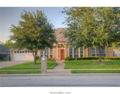 2105 Williams, Bryan, TX 77802 photo 2