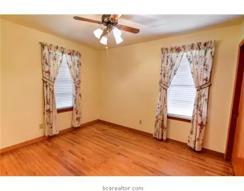 2001 Vinewood, Bryan, TX 77802 photo 8