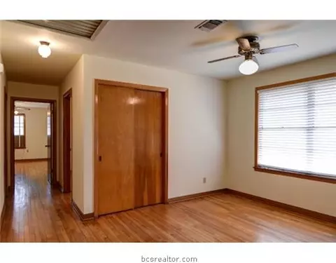2001 Vinewood, Bryan, TX 77802 photo 5