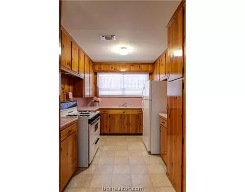 2001 Vinewood, Bryan, TX 77802 photo 4