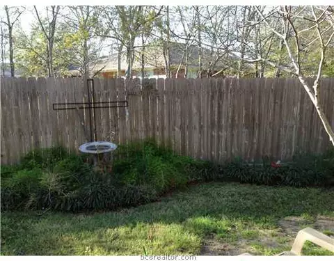 2805 Oakside, Bryan, TX 77802 photo 4