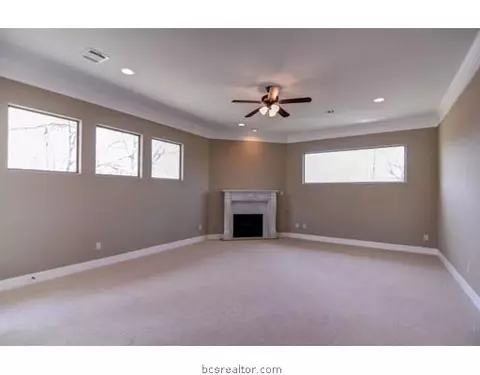2001 Lis Ln, Bryan, TX 77807 photo 2