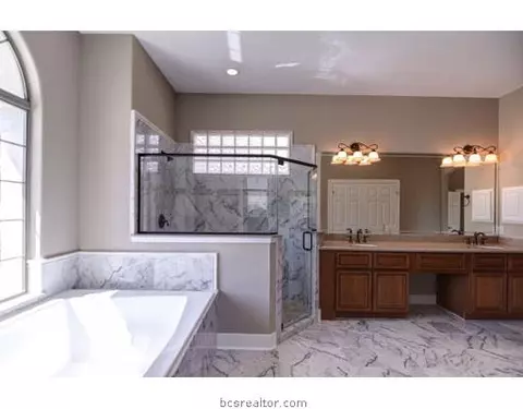 2001 Lis Ln, Bryan, TX 77807 photo 17