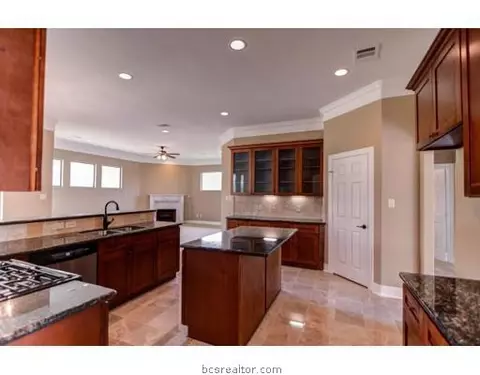 2001 Lis Ln, Bryan, TX 77807 photo 6