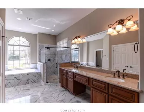 2001 Lis Ln, Bryan, TX 77807 photo 16