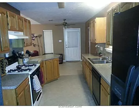 708 Chadley Ct, Bryan, TX 77803 photo 9