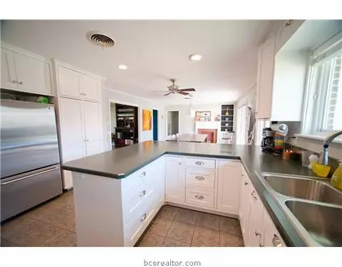 1521 Bennett St, Bryan, TX 77802 photo 3