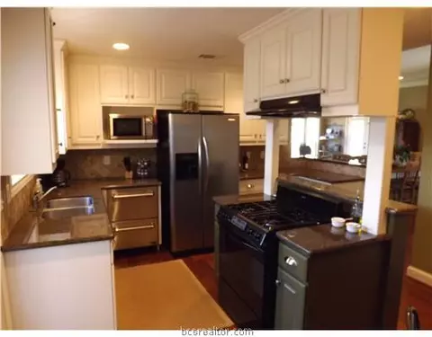 2909 Hillside, Bryan, TX 77802 photo 4
