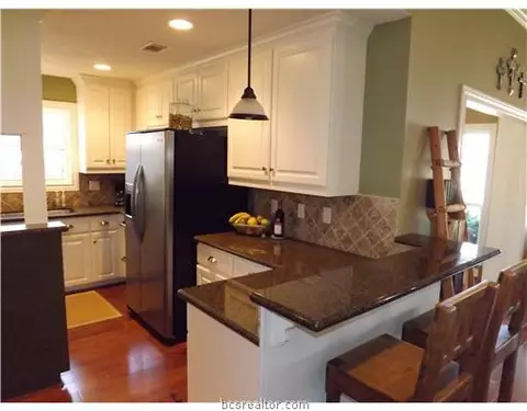 2909 Hillside, Bryan, TX 77802 photo 3