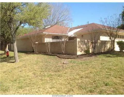 2805 Broadmoor Dr, Bryan, TX 77802 photo 3