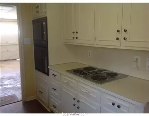 2805 Broadmoor Dr, Bryan, TX 77802 photo 5