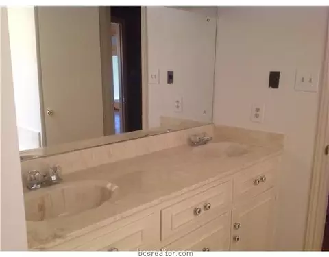 2805 Broadmoor Dr, Bryan, TX 77802 photo 13