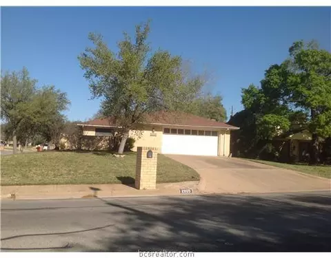 2805 Broadmoor Dr, Bryan, TX 77802 photo 2