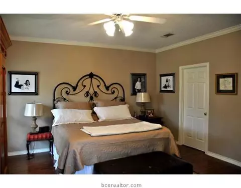 2300 E Briargate Dr, Bryan, TX 77802 photo 16