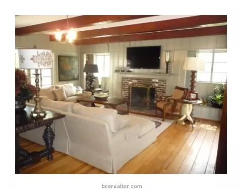 609 E 32nd St, Bryan, TX 77803 photo 2
