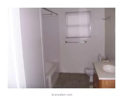 300 Williamson, Bryan, TX 77801 photo 4