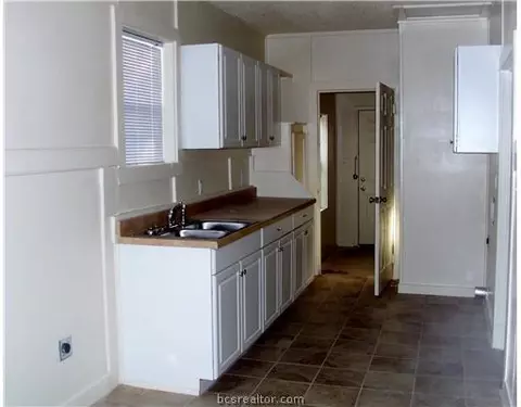 405 Carson W, Bryan, TX 77801 photo 3