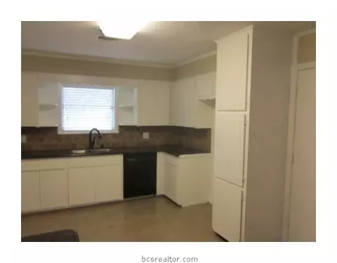 1504 E 29th St, Bryan, TX 77802 photo 3