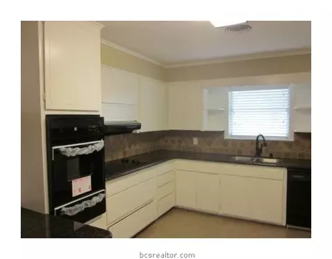 1504 E 29th St, Bryan, TX 77802 photo 2