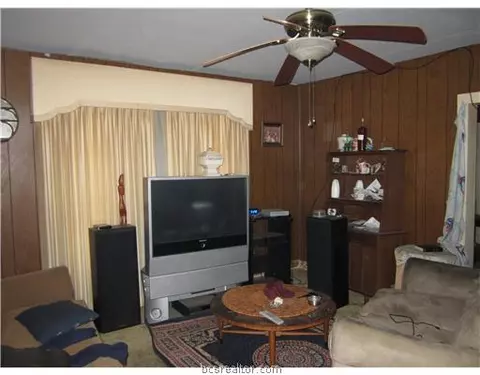 211 Peach St, Bryan, TX 77803 photo 2