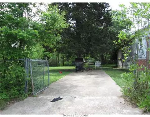 211 Peach St, Bryan, TX 77803 photo 3