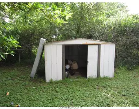 211 Peach St, Bryan, TX 77803 photo 10