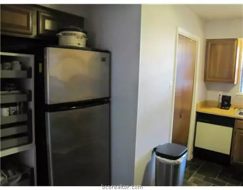 2824 Oakside, Bryan, TX 77802 photo 5