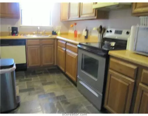 2824 Oakside, Bryan, TX 77802 photo 4