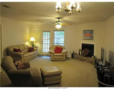 2824 Oakside, Bryan, TX 77802 photo 3