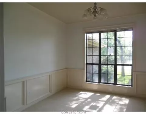 4405 Warwick Ln, Bryan, TX 77802 photo 8