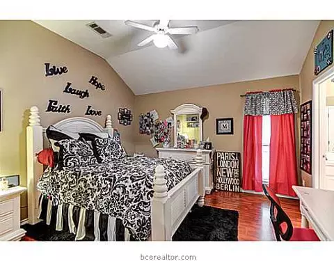1016 Shadowood Dr, Bryan, TX 77803 photo 3