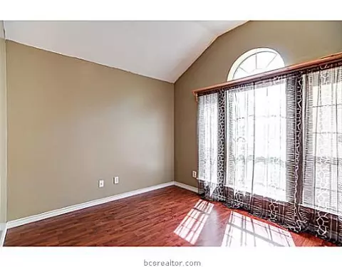 1016 Shadowood Dr, Bryan, TX 77803 photo 9