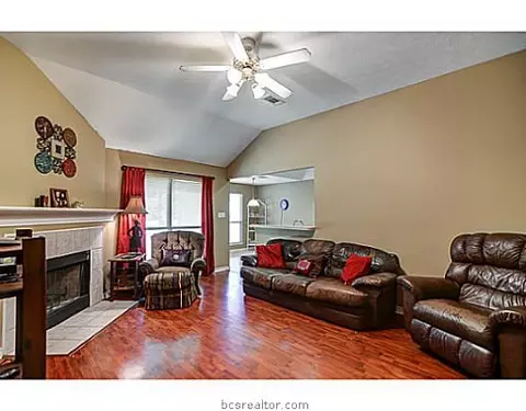 1016 Shadowood Dr, Bryan, TX 77803 photo 13
