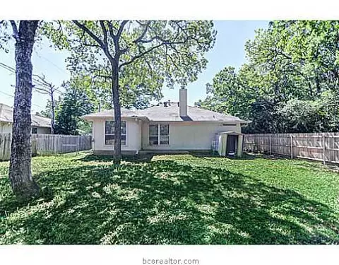 1016 Shadowood Dr, Bryan, TX 77803 photo 17