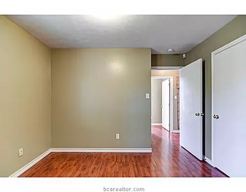 1016 Shadowood Dr, Bryan, TX 77803 photo 12